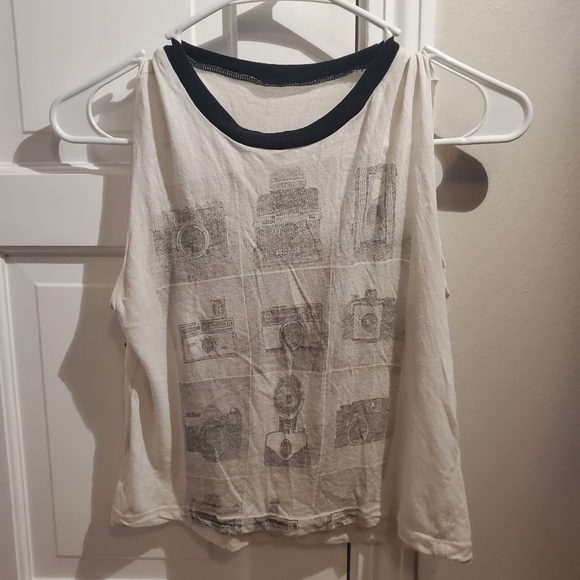 Brandy Melville Camera tank top - Picture 2 of 7